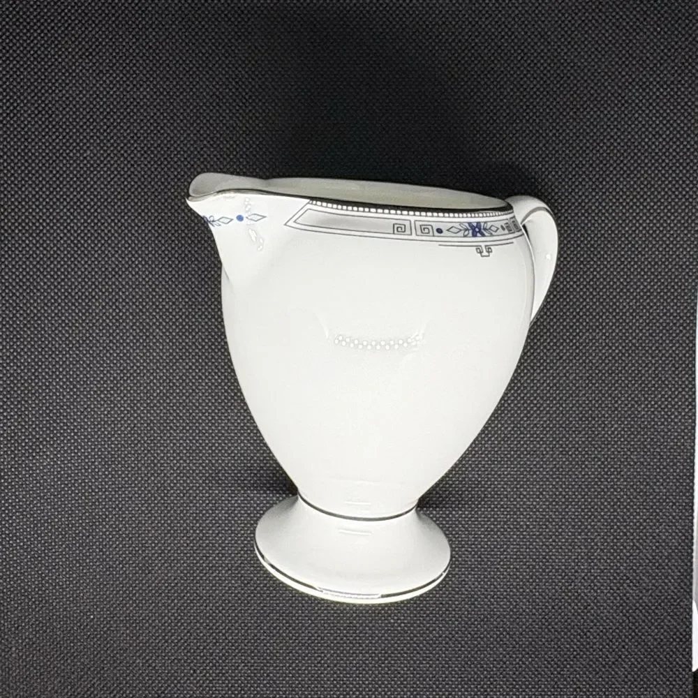 Vintage Wedgwood Amherst Platinum Globe shape milk jug creamer